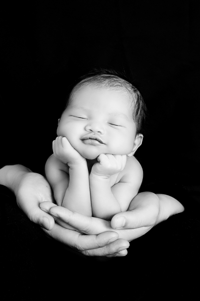 Newborn Photography: The Controversial New Trend