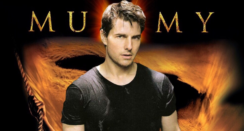 Tom-Cruise-in-The-Mummy-Looking-Right-at-Cha
